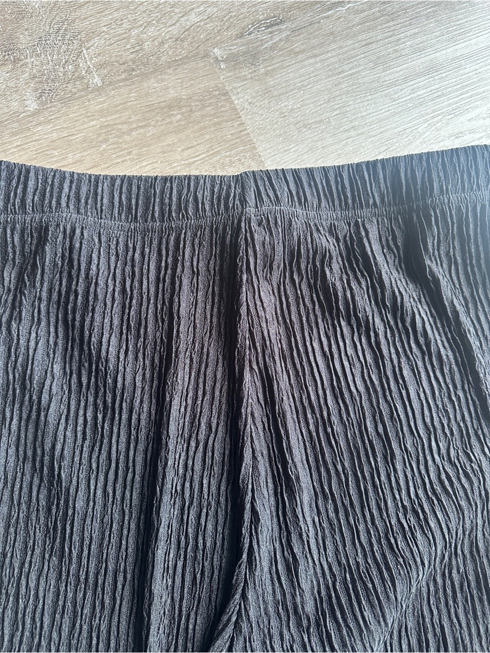 Black Textured Crop Top & Wide-Leg Pants Two-Piece Set - Picture 4 of 4